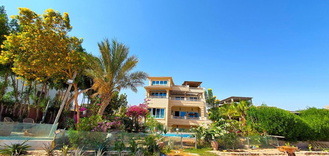 Luxury Seafront Pool Villa - 3 Stories & Roof Floor - All Master Bedrooms Hurghada Ngoại thất bức ảnh