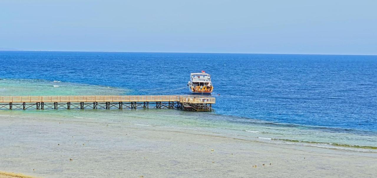 Luxury Seafront Pool Villa - 3 Stories & Roof Floor - All Master Bedrooms Hurghada Ngoại thất bức ảnh